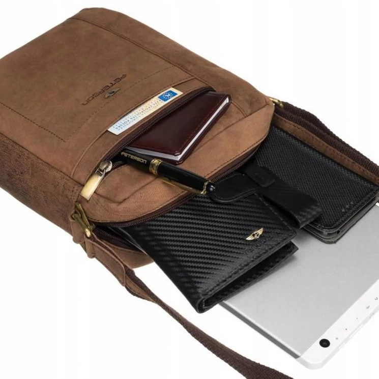  Valódi bőr Válltáska