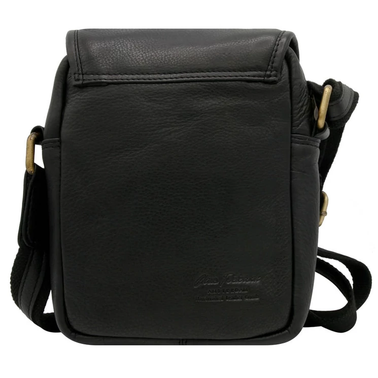  Férfi oldaltáska fekete színben