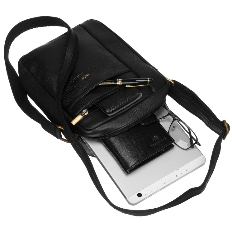 Férfi oldaltáska fekete színben