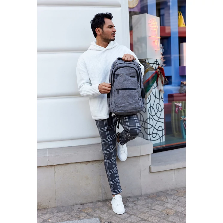 Tágas Laptoptartós Hátizsák