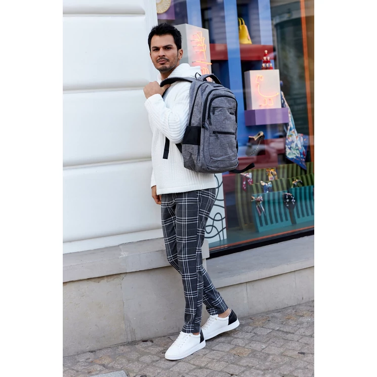 Tágas Laptoptartós Hátizsák