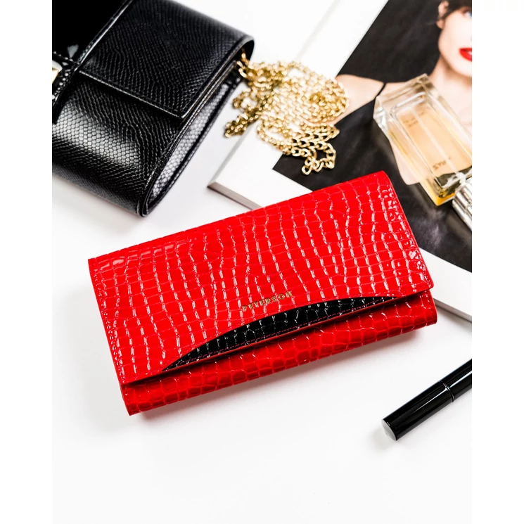 Nagyméretű lakkbőr női pénztárca