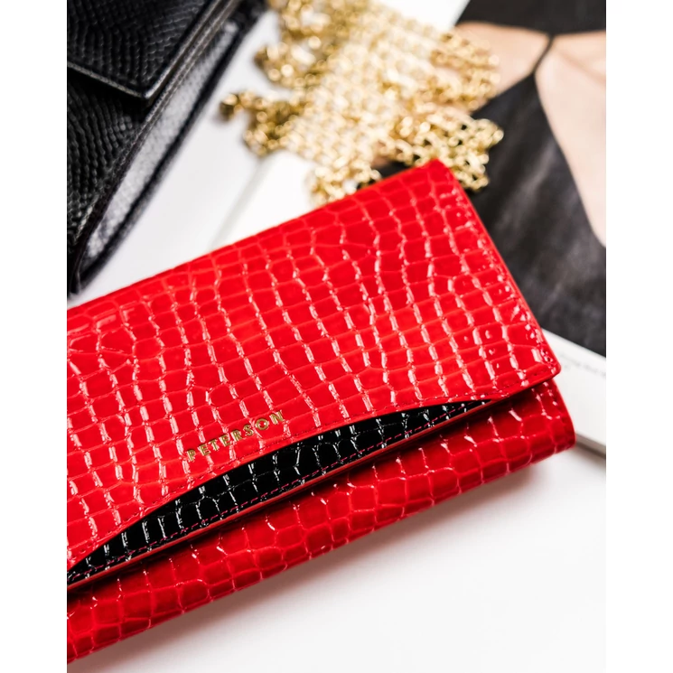 Nagyméretű lakkbőr női pénztárca