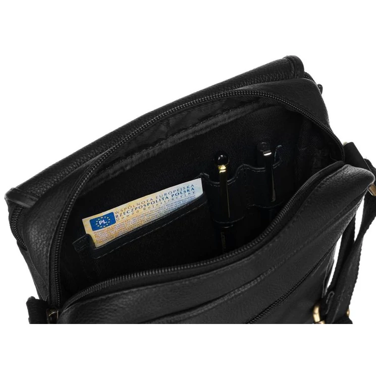 Férfi oldaltáska fekete színben