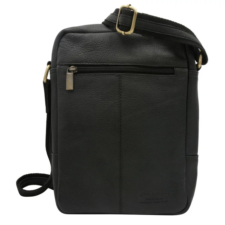 Férfi oldaltáska fekete színben