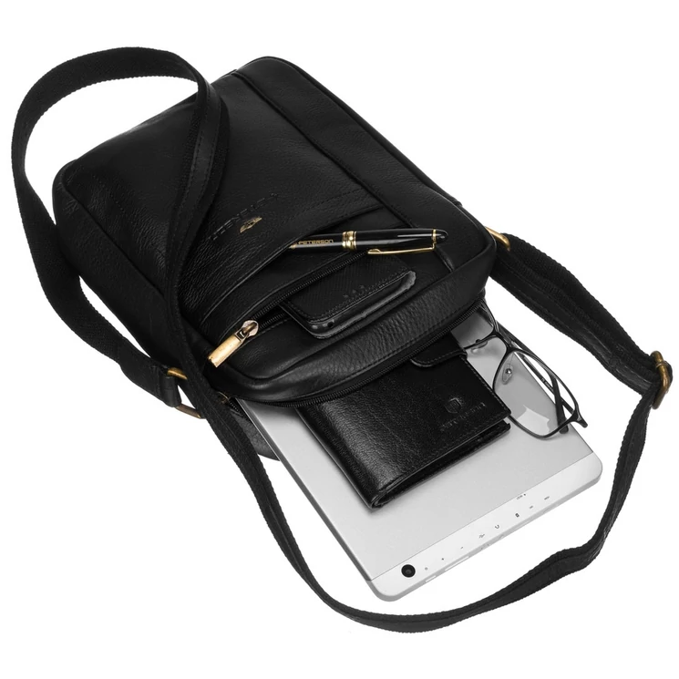 Férfi oldaltáska fekete színben