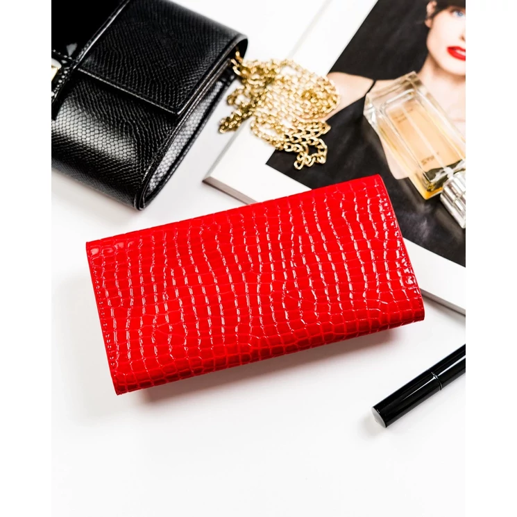 Nagyméretű lakkbőr női pénztárca