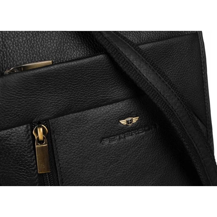 Férfi oldaltáska fekete színben