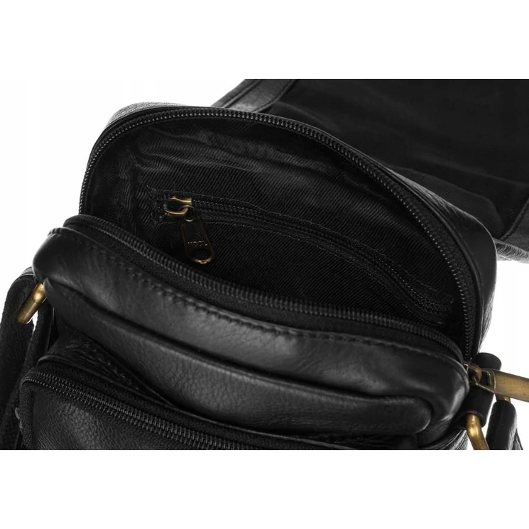  Férfi oldaltáska fekete színben