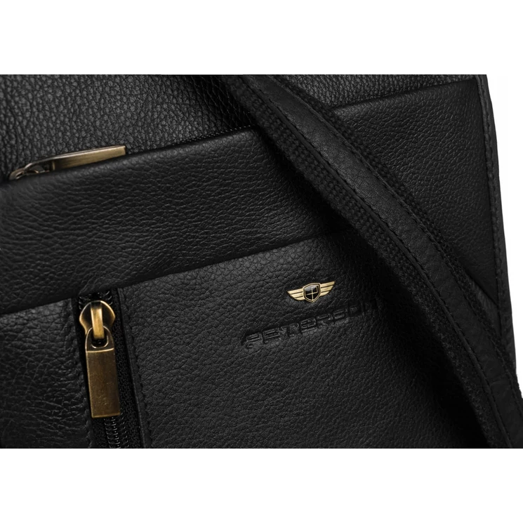 Férfi oldaltáska fekete színben