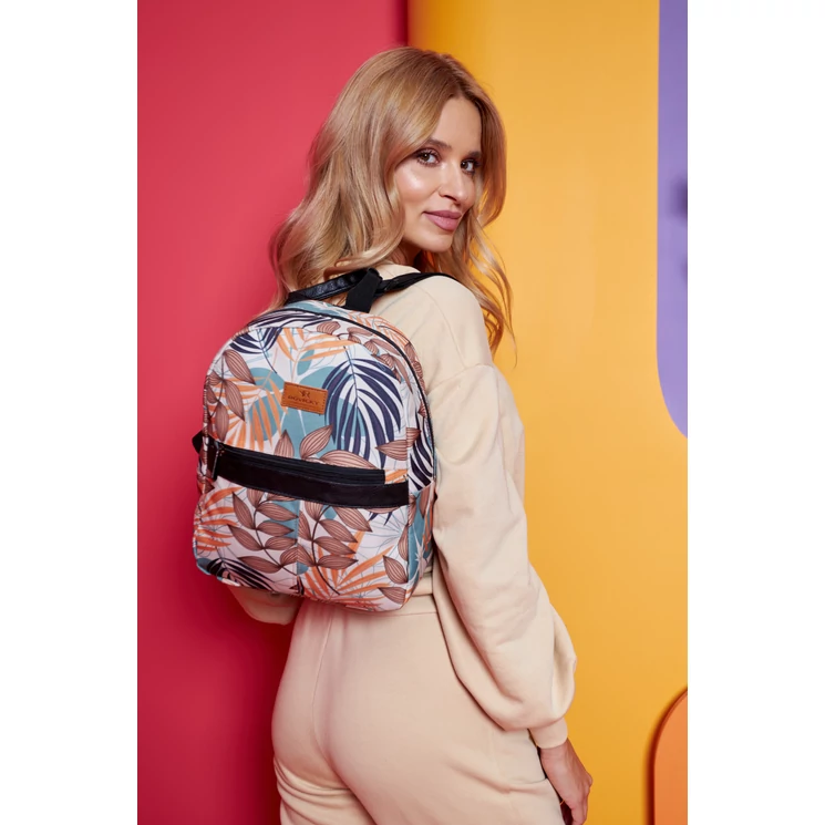 Tágas női városi hátizsák divatos mintában