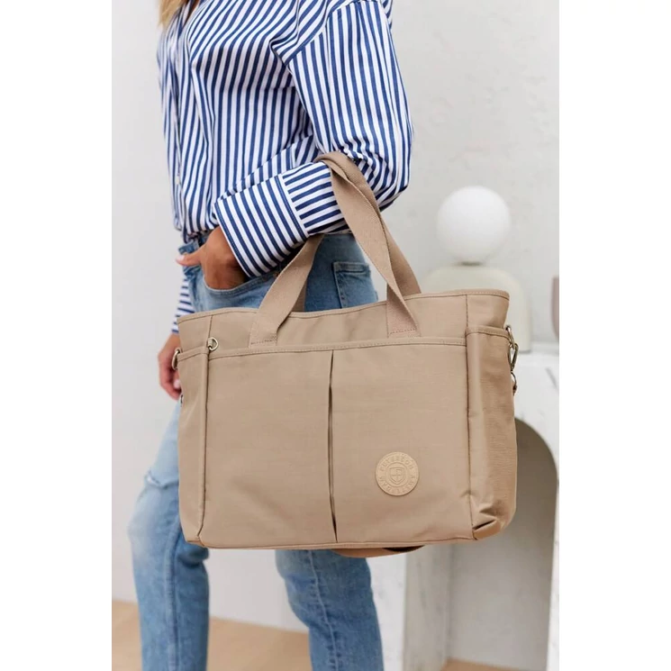 Nagyméretű női válltáska hosszúpánttal