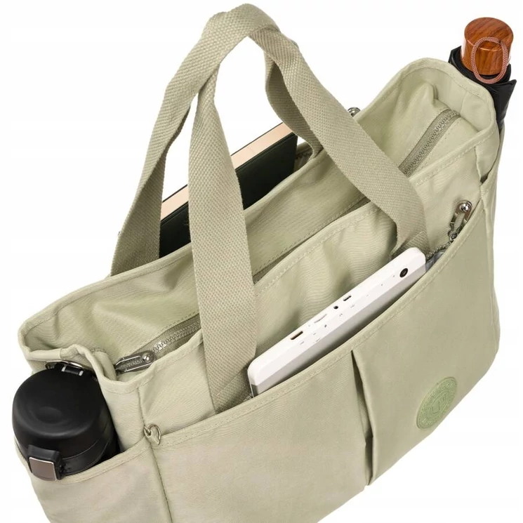 Nagyméretű női válltáska hosszúpánttal