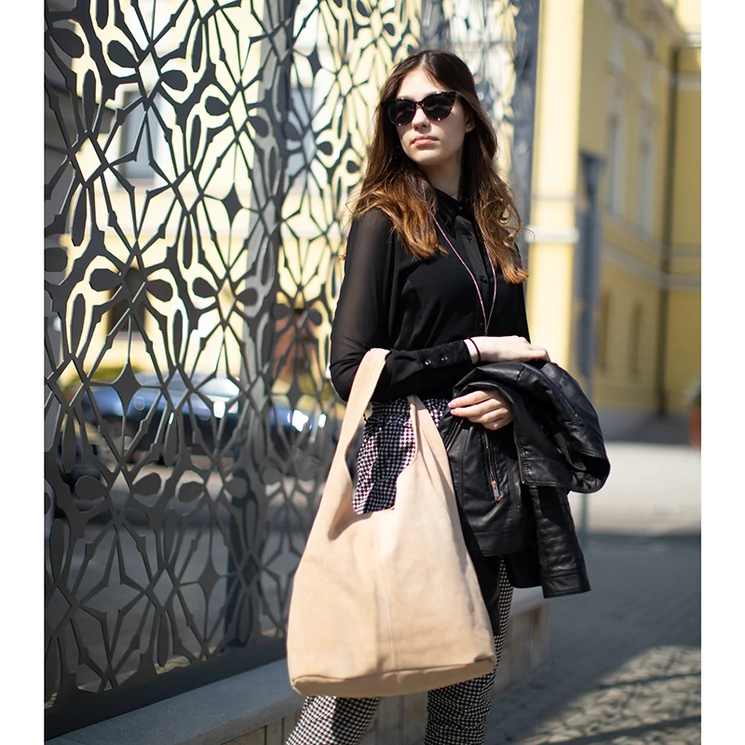 Valódi velúrbőr női táska nude színben