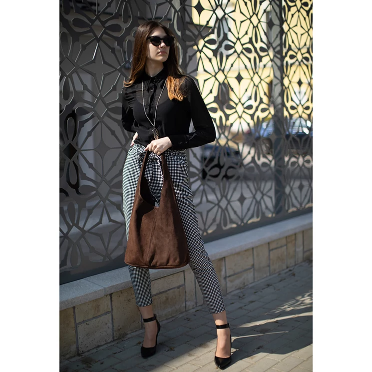 Valódi velúrbőr női táska sötétbarna színben