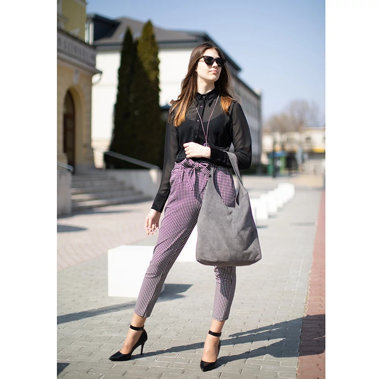 Valódi velúrbőr sötétszürke női táska