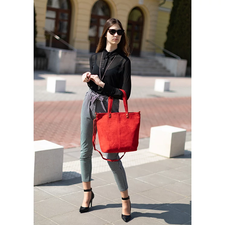 Valódi velúrbőr női táska piros színben