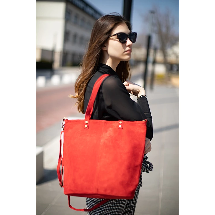 Valódi velúrbőr női táska piros színben