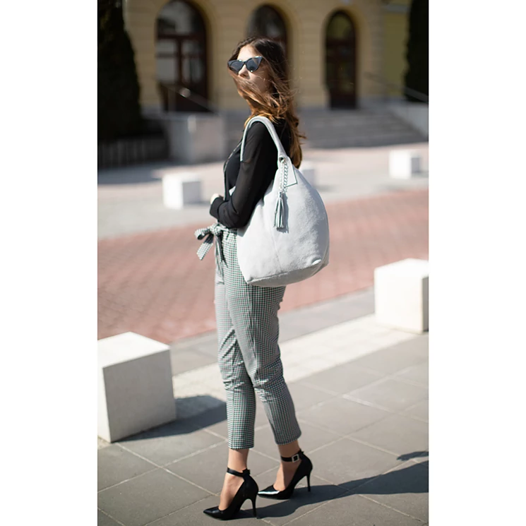 Valódi velúrbőr női táska szürke színben