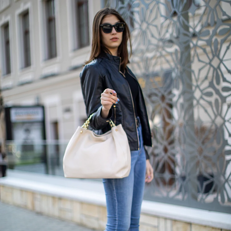 Valódi bőr női láncos táska bézs színben S7247 Beige