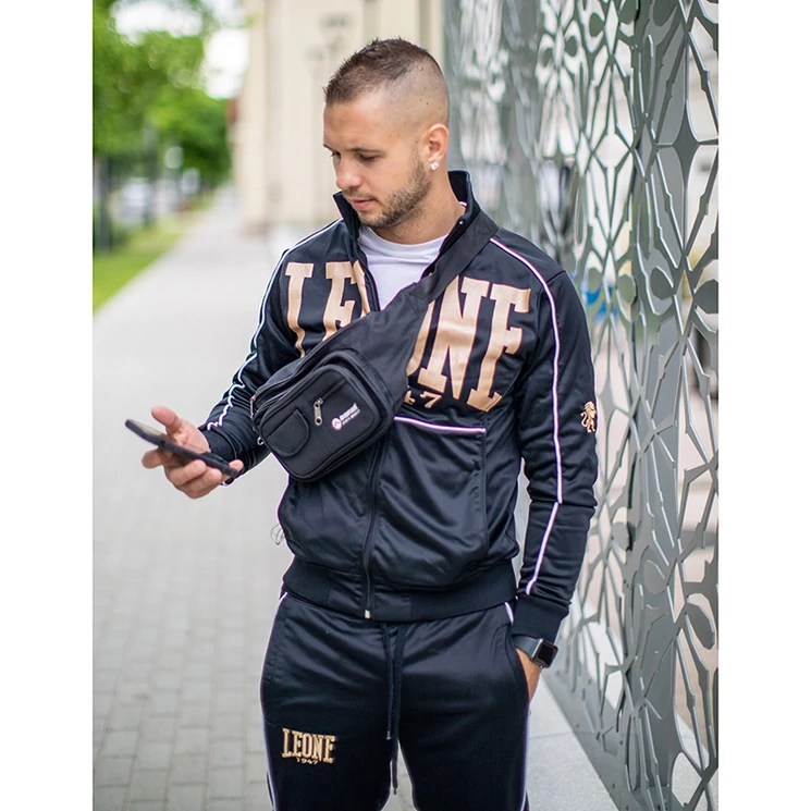 AdventureR nagyméretű övtáska fekete színben AT5252