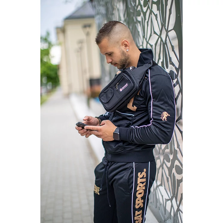 AdventureR nagyméretű övtáska fekete színben AT5252