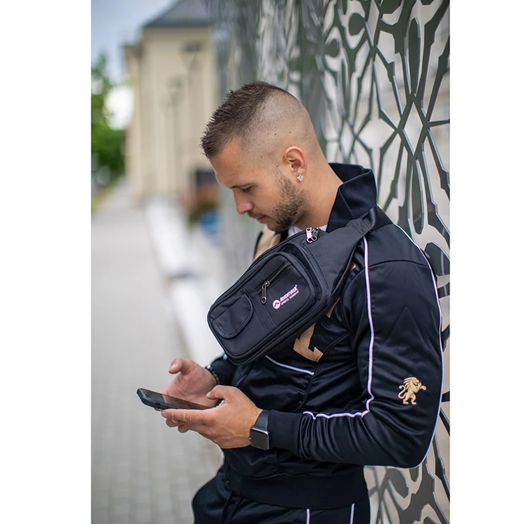 AdventureR nagyméretű övtáska fekete színben AT5252