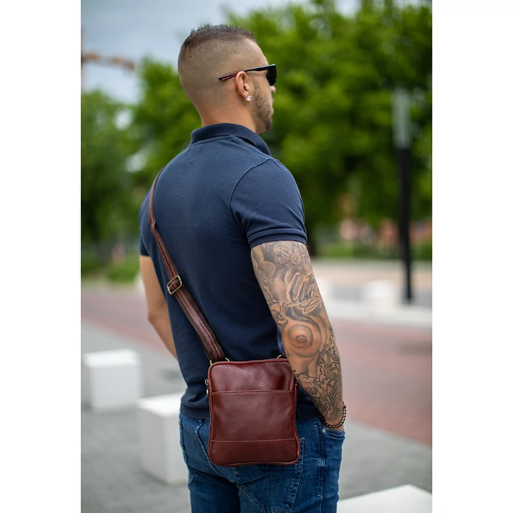 Valódi bőr férfi válltáska piros színben TR117 Red