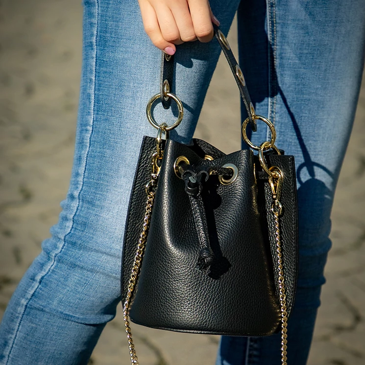 Valódi bőr női táska fekete színben