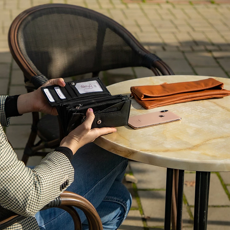 Fairy valódi bőr pénztárca fekete színben RFID rendszerrel díszdobozban