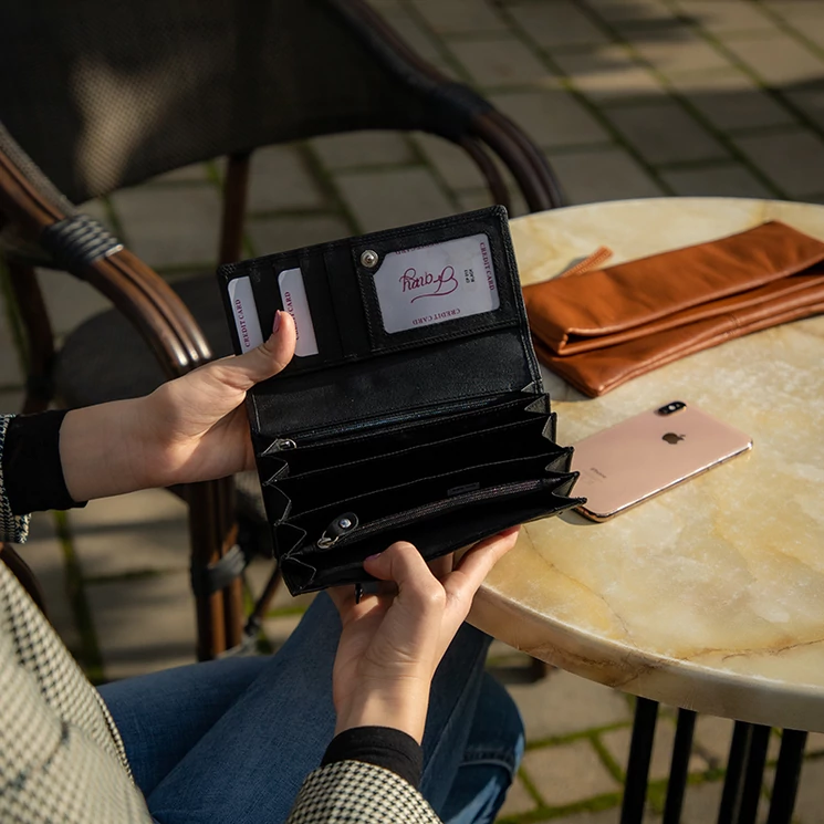 Fairy valódi bőr pénztárca fekete színben RFID rendszerrel díszdobozban