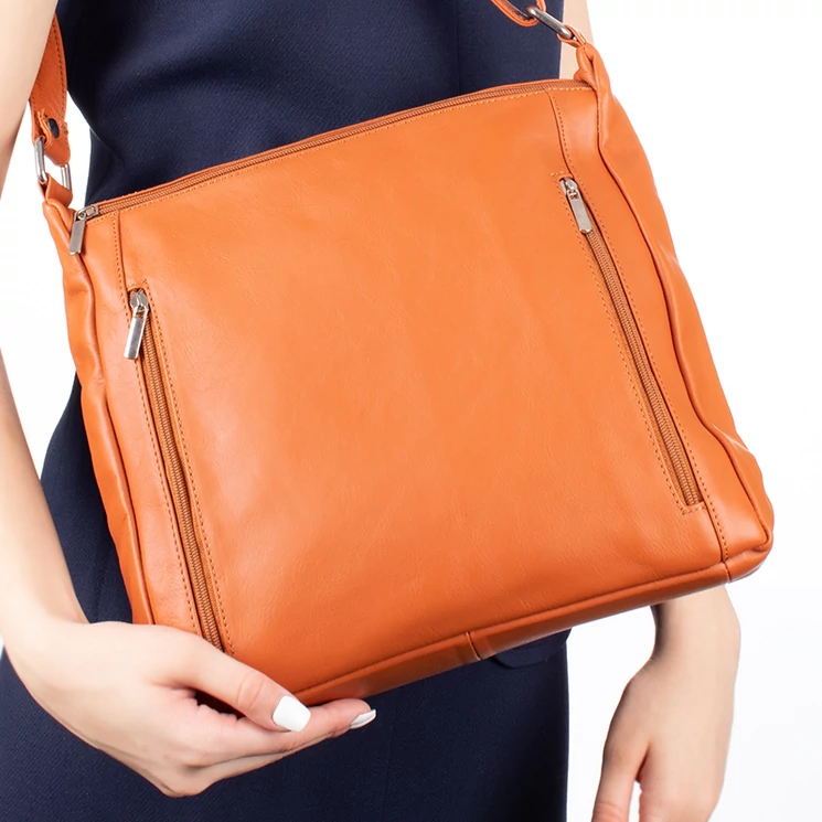 Valódi bőr sokzsebes női oldaltáska Világosbarna színben