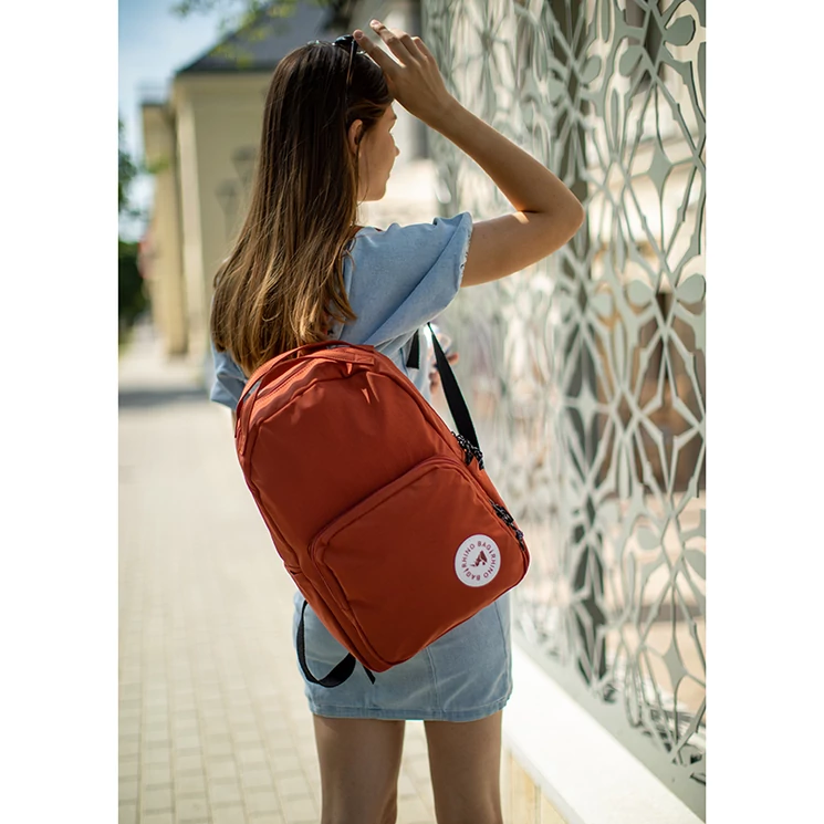 KÉZIPOGGYÁSZ MÉRETŰ  HÁTIZSÁK  Narancs színben