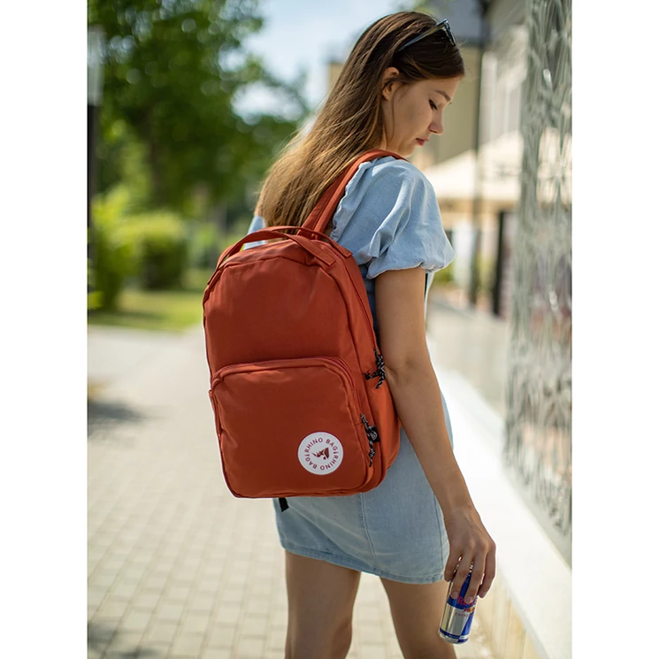 KÉZIPOGGYÁSZ MÉRETŰ  HÁTIZSÁK  Narancs színben