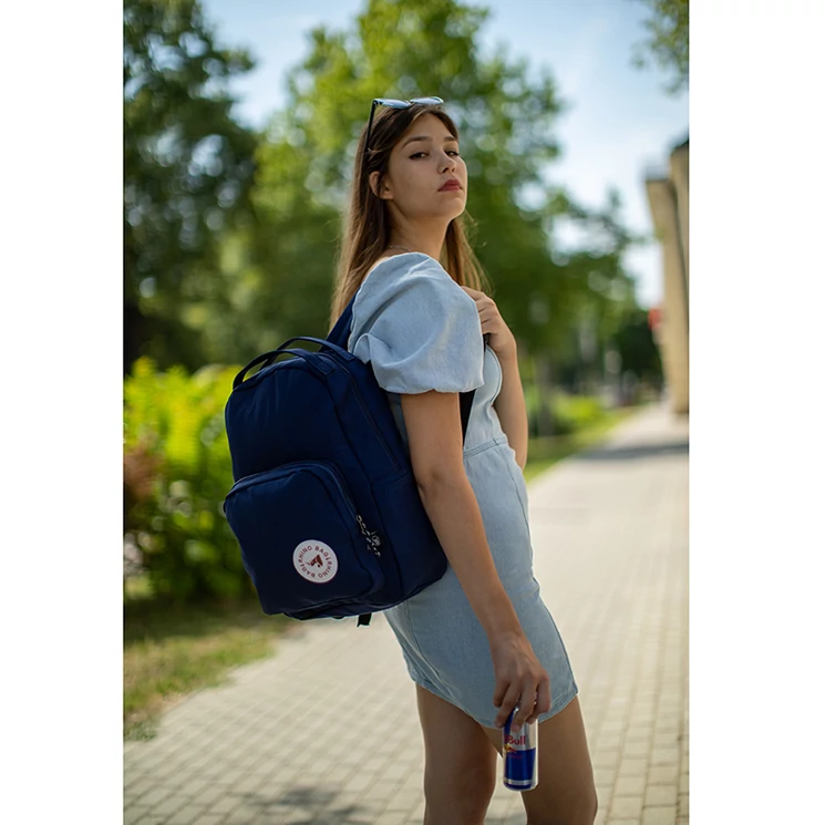 KÉZIPOGGYÁSZ MÉRETŰ  HÁTIZSÁK  Kék színben