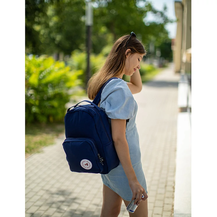 KÉZIPOGGYÁSZ MÉRETŰ  HÁTIZSÁK  Kék színben