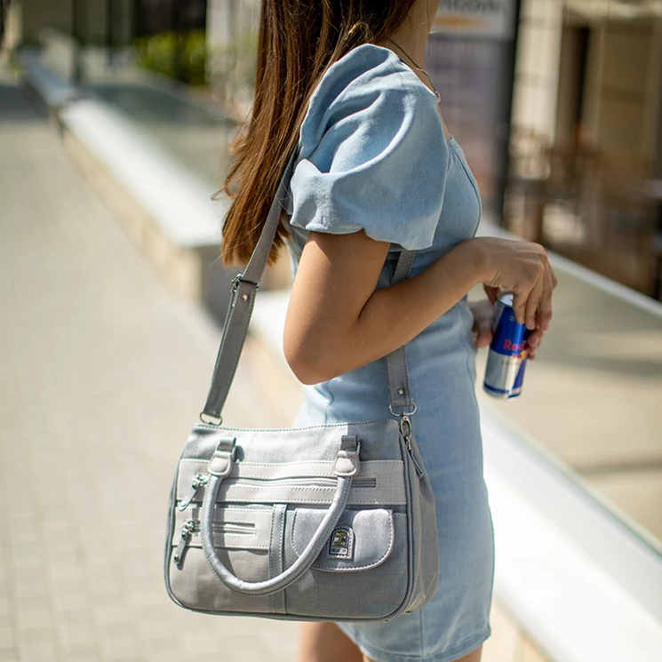 Női táska fekete színben 