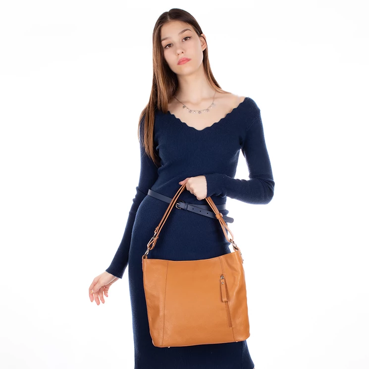 Valódi bőr női táska konyakbarna színben*