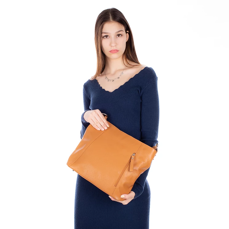 Valódi bőr női táska konyakbarna színben*