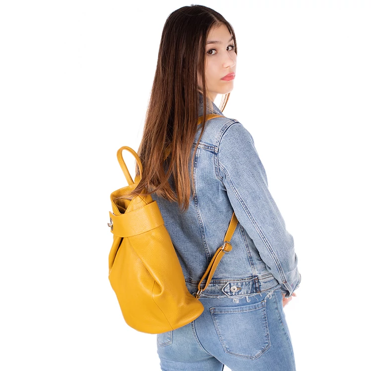 Valódi bőr női hátizsák sárga színben