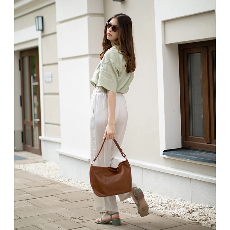 Valódi bőr női táska világosbarna színben