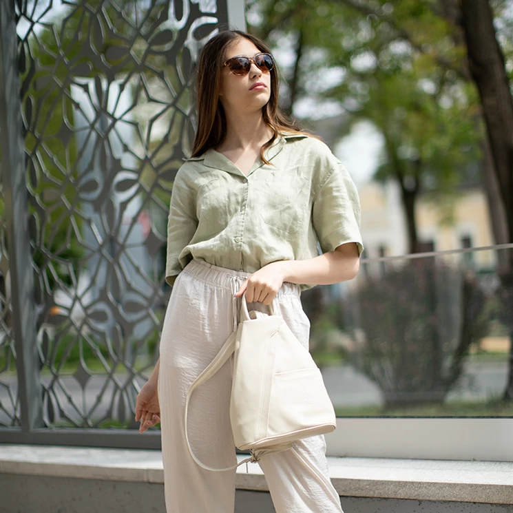 Valódi bőr női hátizsák bézs színben 6925