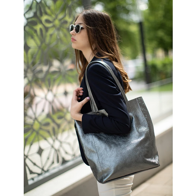 Valódi bőr női táska ezüst színben