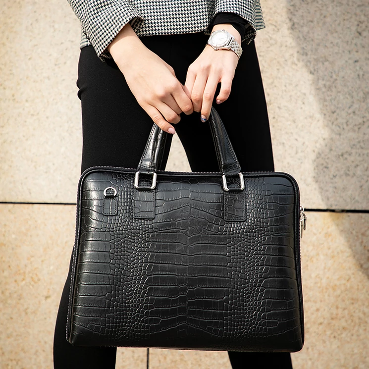 Laptoptartós Valódi bőr üzleti táska fekete színben*