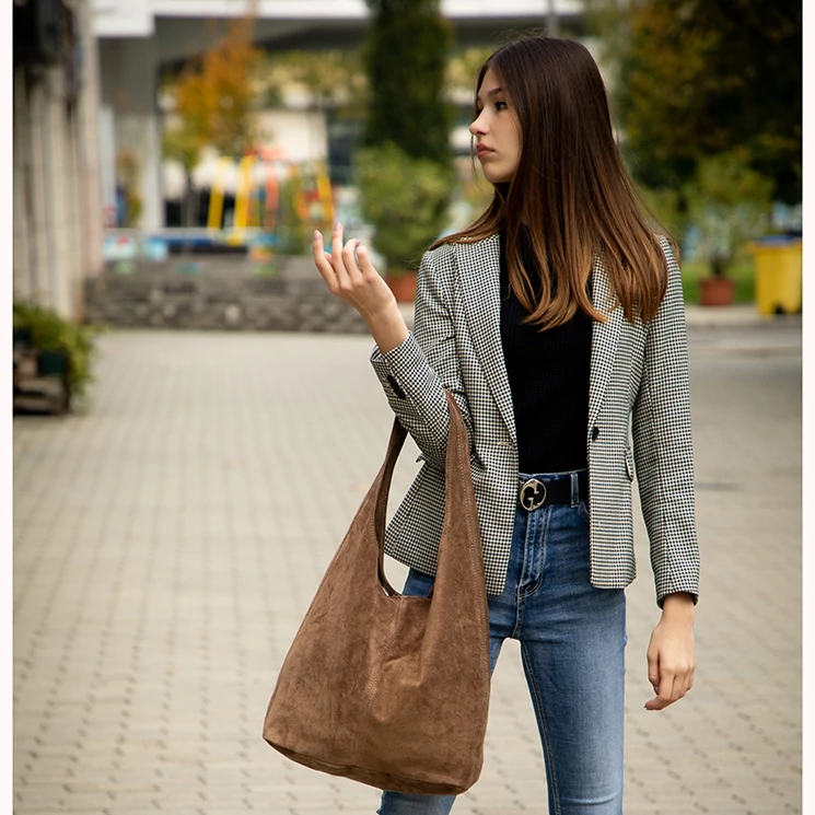 Valódi velúrbőr női táska sötét taupe színben