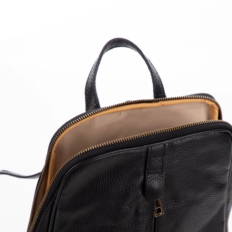 Valódi bőr női hátizsák fekete színben