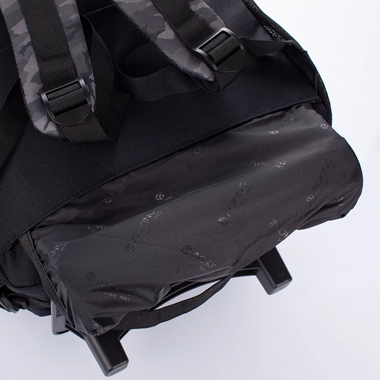 Gurulós iskolatáska terepszínben