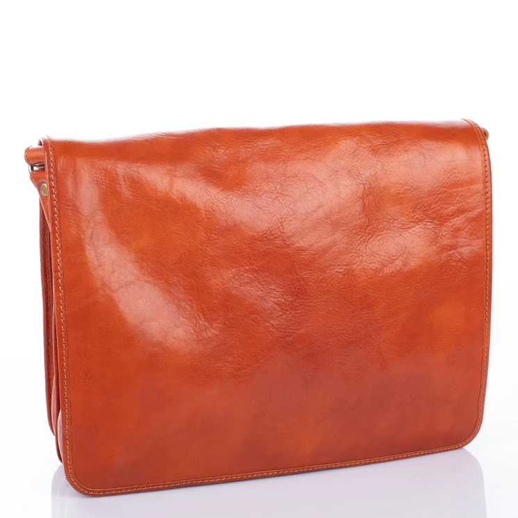 Valódi bőr férfi válltáska világosbarna színben