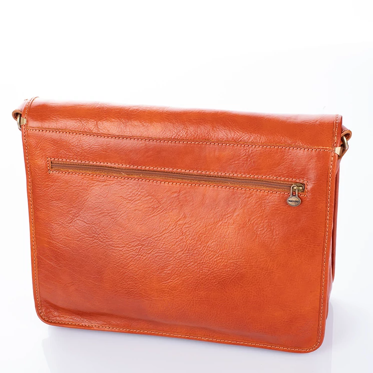 Valódi bőr férfi válltáska világosbarna színben