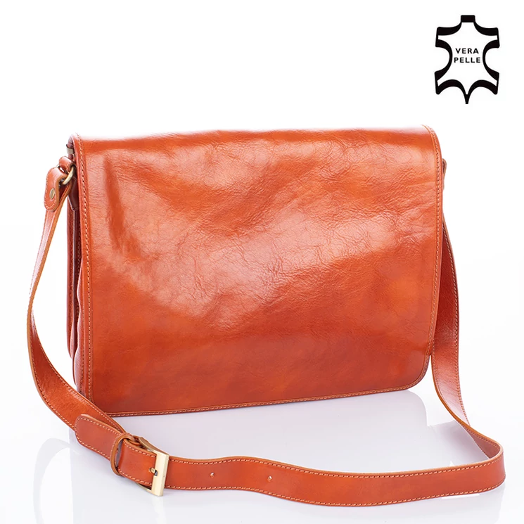 Valódi bőr férfi válltáska világosbarna színben